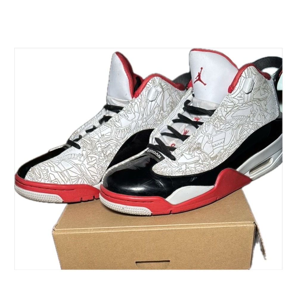 Jordan Dub Zero 
White Varsity Red (2022)